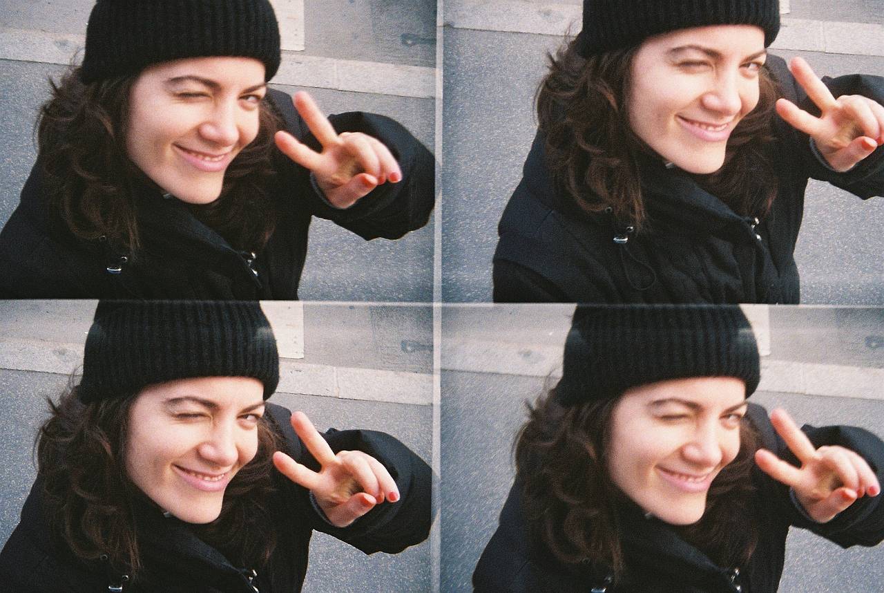 无限乐趣 － 像 Andy Warhol 一样在 ActionSampler 上拍摄类似照片，来提升你的自拍技巧。与朋友一起拍摄吧！