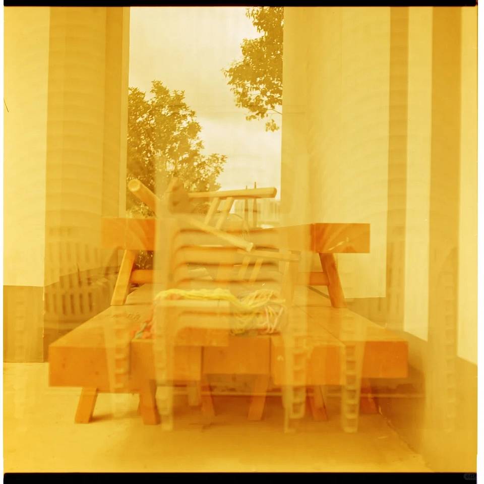 由王可艾使用 Lomography Redscale 红调负片胶卷拍摄