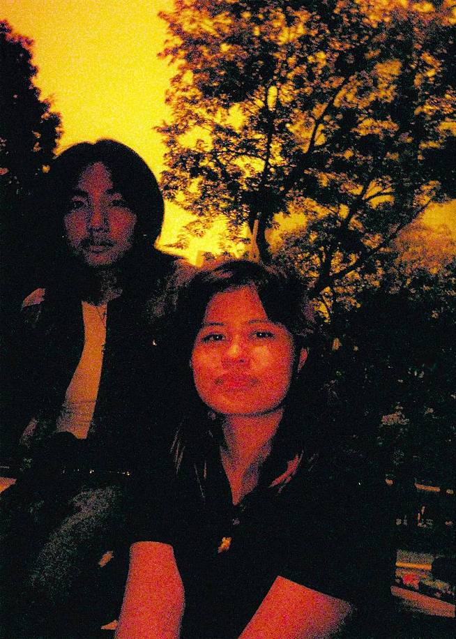 Credits: Gaebriele Gutierrez & Nate Soriano | 使用 Simple Use 拍拍乐半格畅拍胶片相机 搭配 "Lomography Redscale XR ISO 50–200 135 红调负片胶卷“:https://item.jd.com/10120852401414.html 拍摄