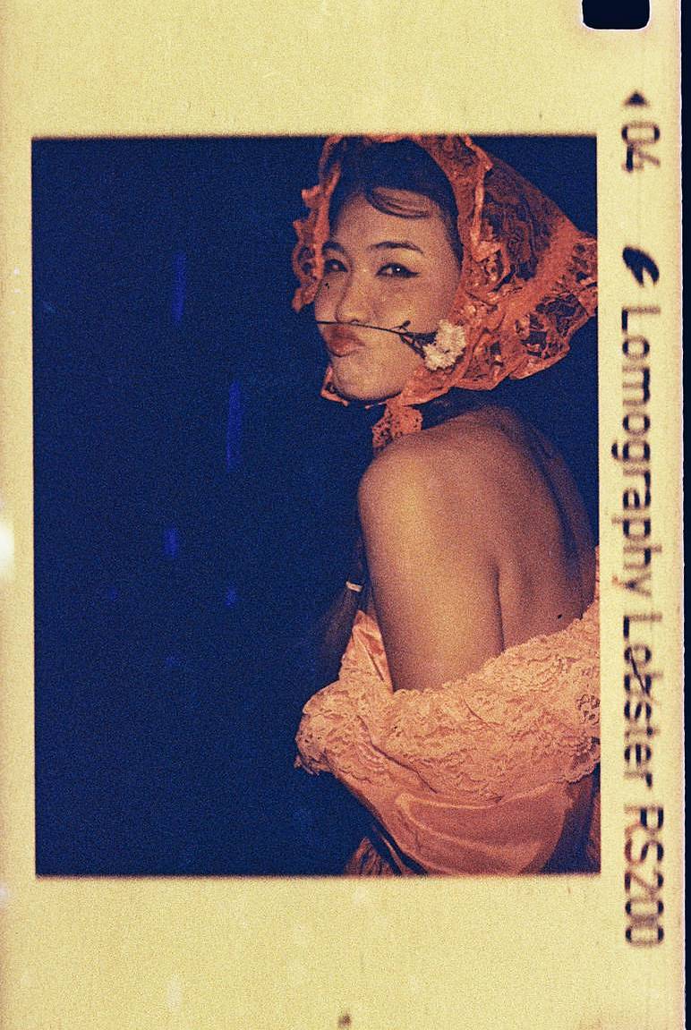 照片由 Film Full Photo 拍摄｜使用 Lomomatic 110 自动玻璃镜头胶片相机连闪光灯 & Lomography Tiger CN ISO 200 110 彩色负片胶卷