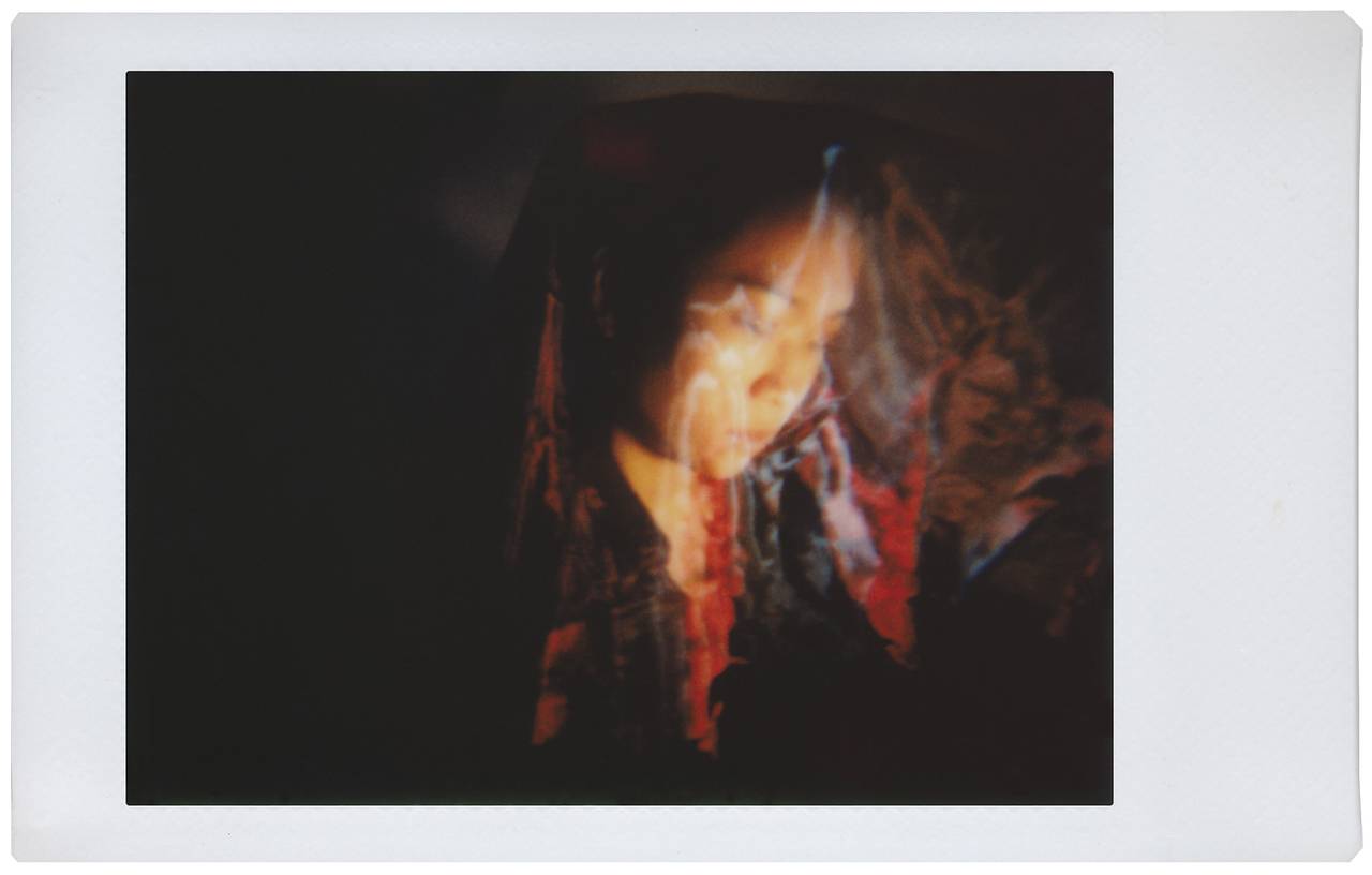 光圈的初始设定是 f/16 － Lomo'Instant 相机配备最大 f/8 的光圈，助你拍出比较明亮的照片。