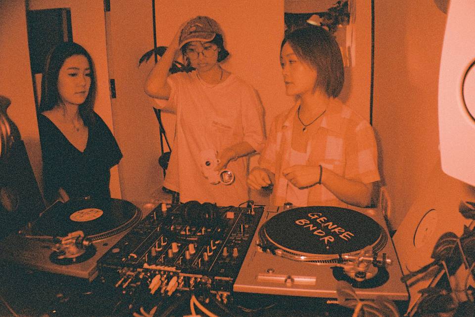 © 姜维 |  使用 La Sardina 沙丁鱼胶片相机连闪光灯－白色 DIY 版 拍摄（第 1 张搭配 Fritz the Blitz 闪光灯红色滤镜）