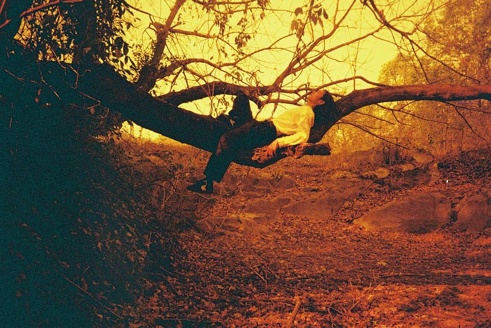 © 空调水 ，模特：欧阳 | 使用 Lomo MC-A 135 全自动随拍胶片相机 &amp; Lomography Redscale XR ISO 50-200 135 红调负片胶卷 ，搭配不同相机 ISO 值设置拍摄