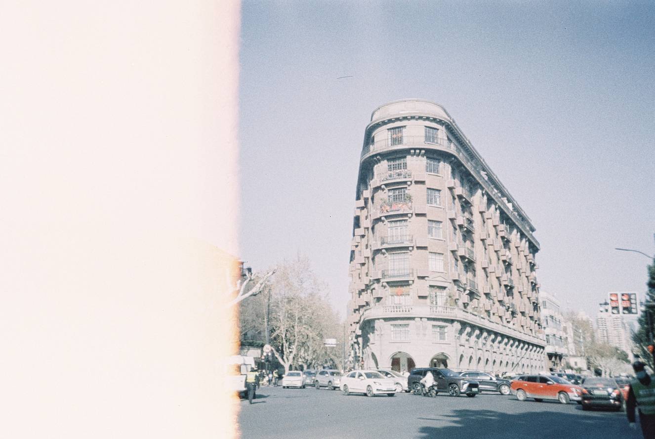 © 李亦威 | 使用 Lomo LC-A+ 胶片相机 &amp; LomoChrome Metropolis 大都会 ISO 100-400 135 胶卷拍摄