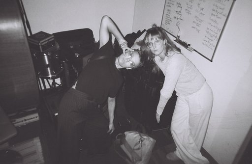 LomoAmigos: Gracie and Rachel with the Simple Use Camera