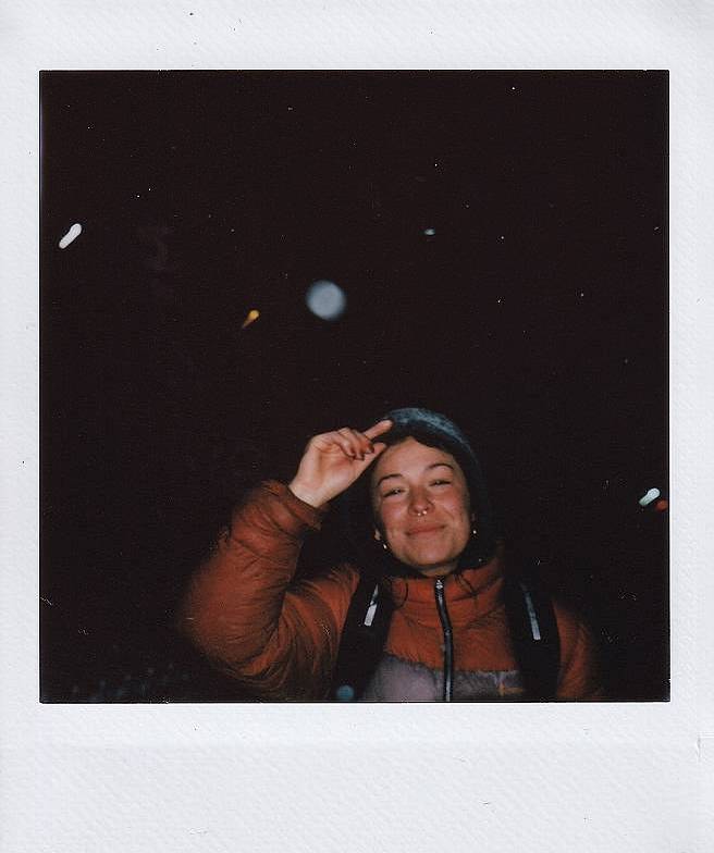 Credits: David Alpert | a 在雪地里，周日晚上正从 Isaac 的住处走回自己家，25年1月19日 // 在火车上，玉米地，返回堪萨斯城的途中，22年11月6日，星期日