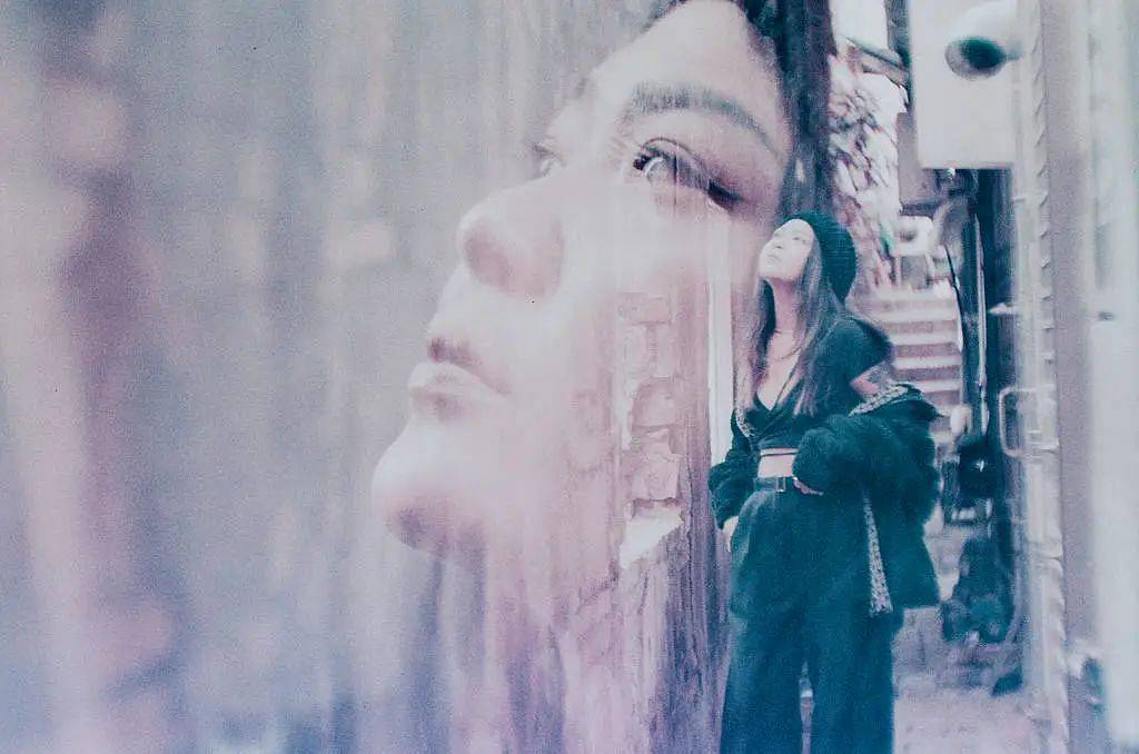 ©Shawnlin | 镜头：Petzval 匹兹伐 80.5 艺术镜头｜胶卷：LomoChrome Purple 紫调胶卷