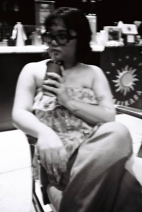 Credits: Lomography Manila | Shot with the Lomo MC-A 135全自动随拍胶片片相机 & Lomography B&W Earl Grey ISO 100 135 黑白胶卷 | 使用自制丁香与牛至天然胶片显影剂冲洗