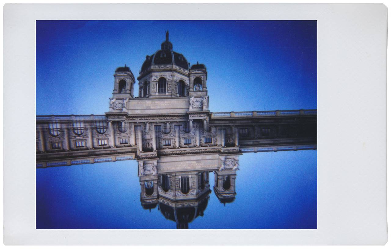 Lomography 提供最具实验性的拍立得相机 - 拥有不同的拍摄方式，让你自由地创作。