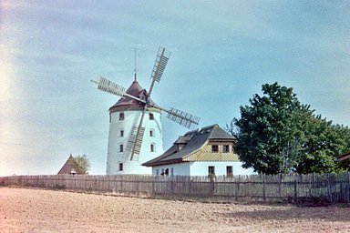 Lens: Agfa Color Apotar 45mm f/2.8 · Lomography
