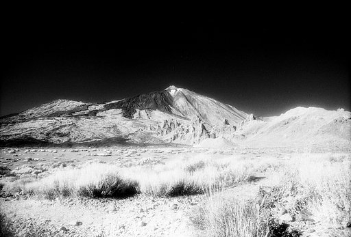 Feathered and Diaphanous Exposures with the Efke IR820 