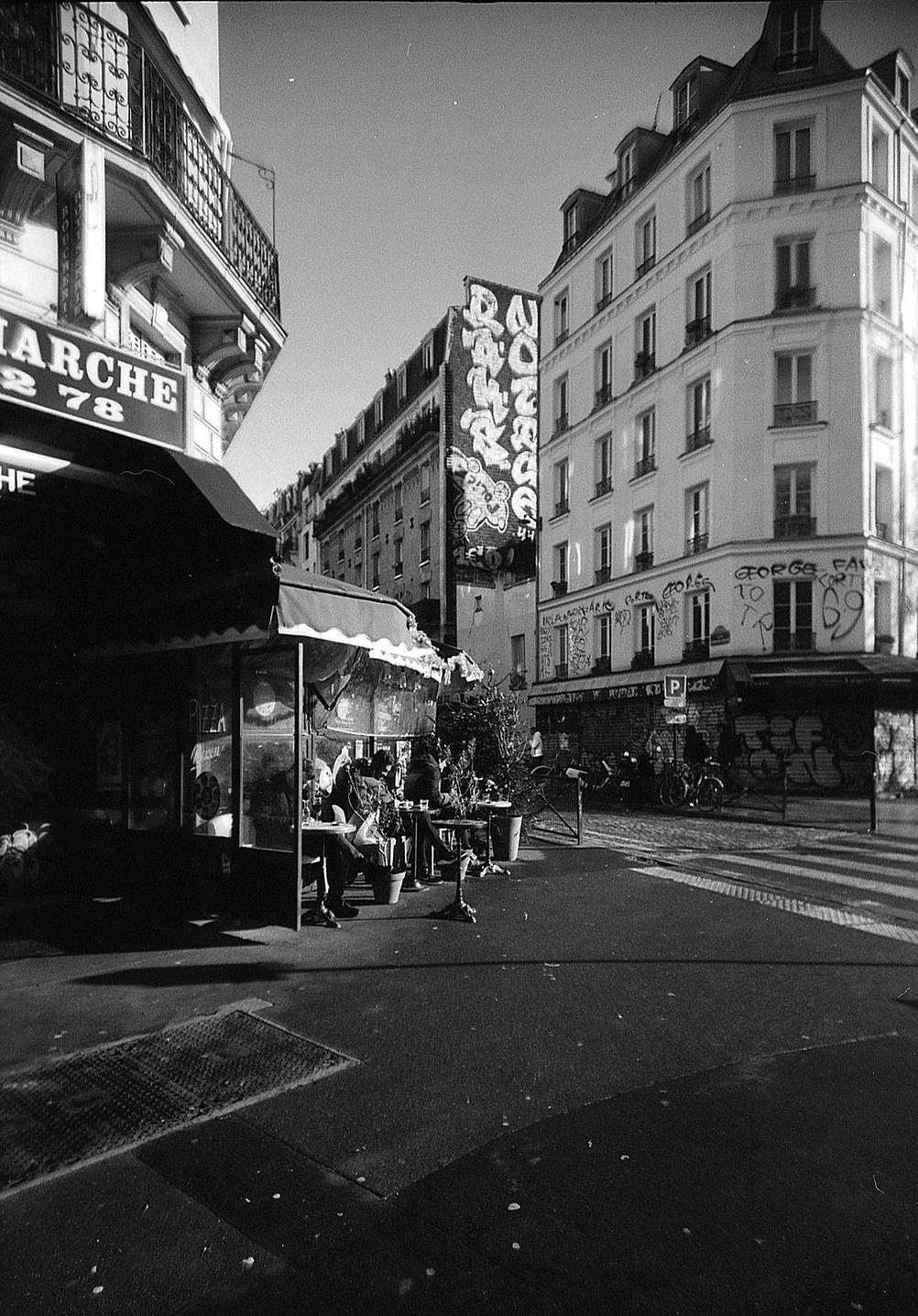 使用 LomoApparat 21mm 阿帕赫超广角胶片相机 和 Lomography B&W Earl Grey ISO 100 135 黑白胶卷 拍摄