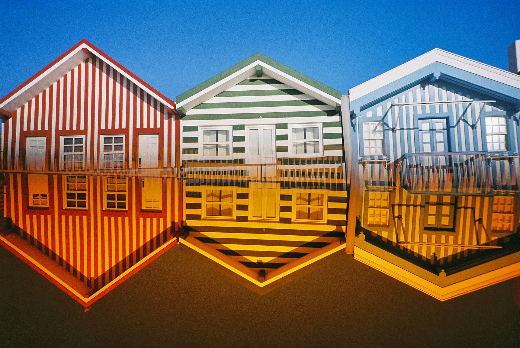 Symmetrical Split Photos with the Lomo LC-A+ and Splitzer · Lomography