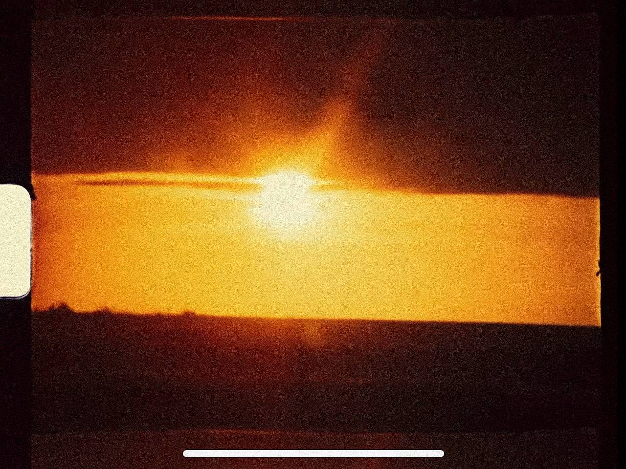 @ Isabella Rose Young 摘自《光之痕迹》（Traces of light）Super 8 动态影像投影，2025年