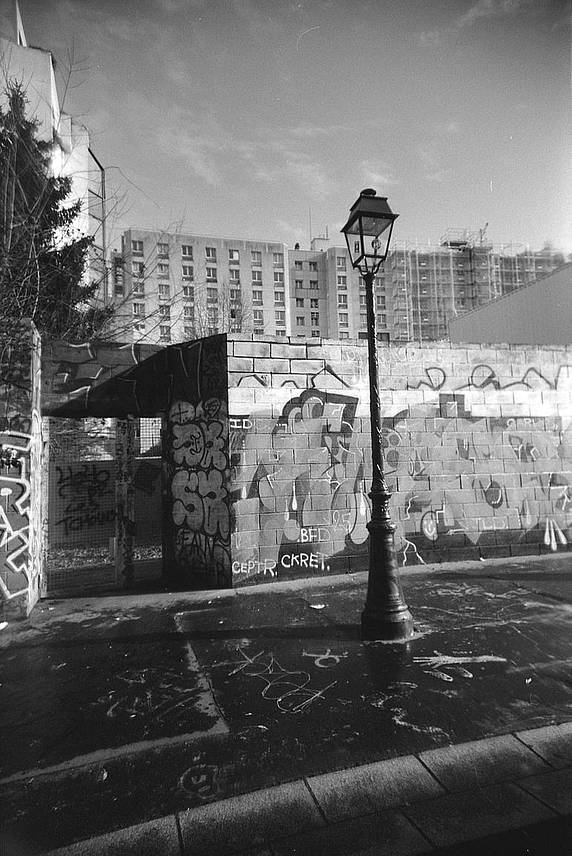 使用 LomoApparat 21mm 阿帕赫超广角胶片相机 和 Lomography B&W Earl Grey ISO 100 135 黑白胶卷 拍摄