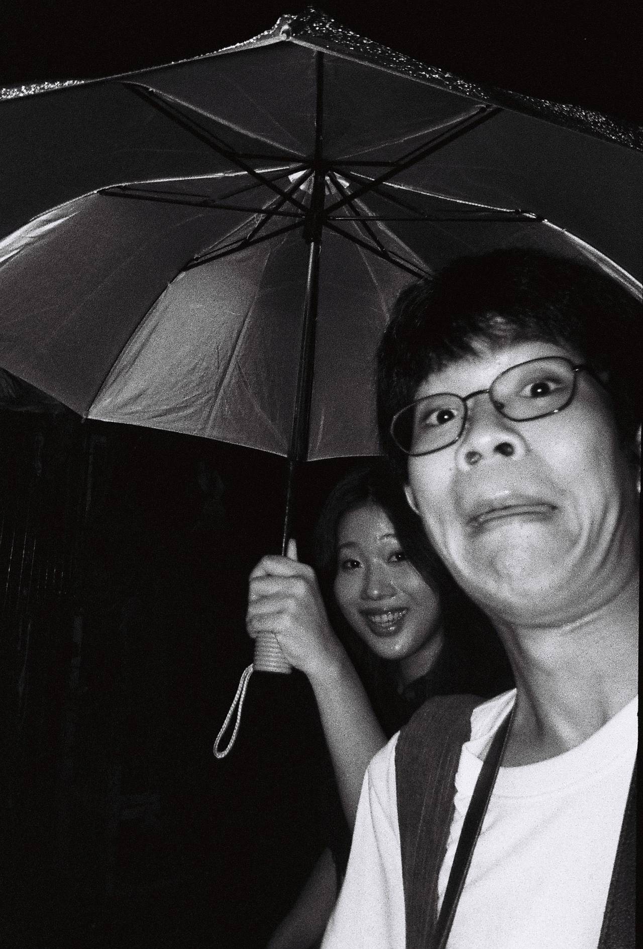 内置闪光灯 - 无论晴天雨天、白天黑夜，想拍就拍。