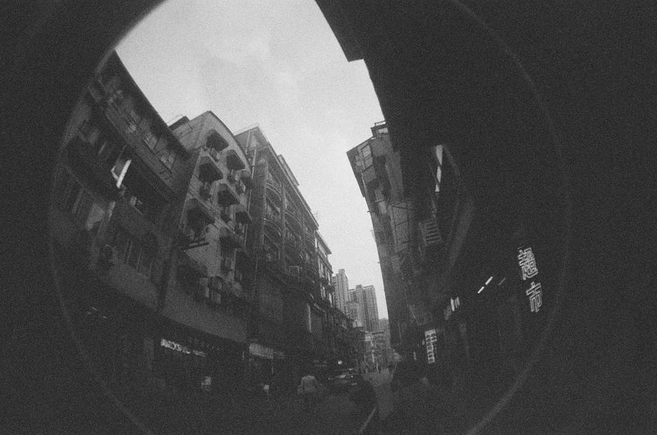 由 Doris 使用Fisheye No.2 135 和Lomography B&amp;W ISO 400 Berlin Kino 135 柏林黑白胶卷 拍摄