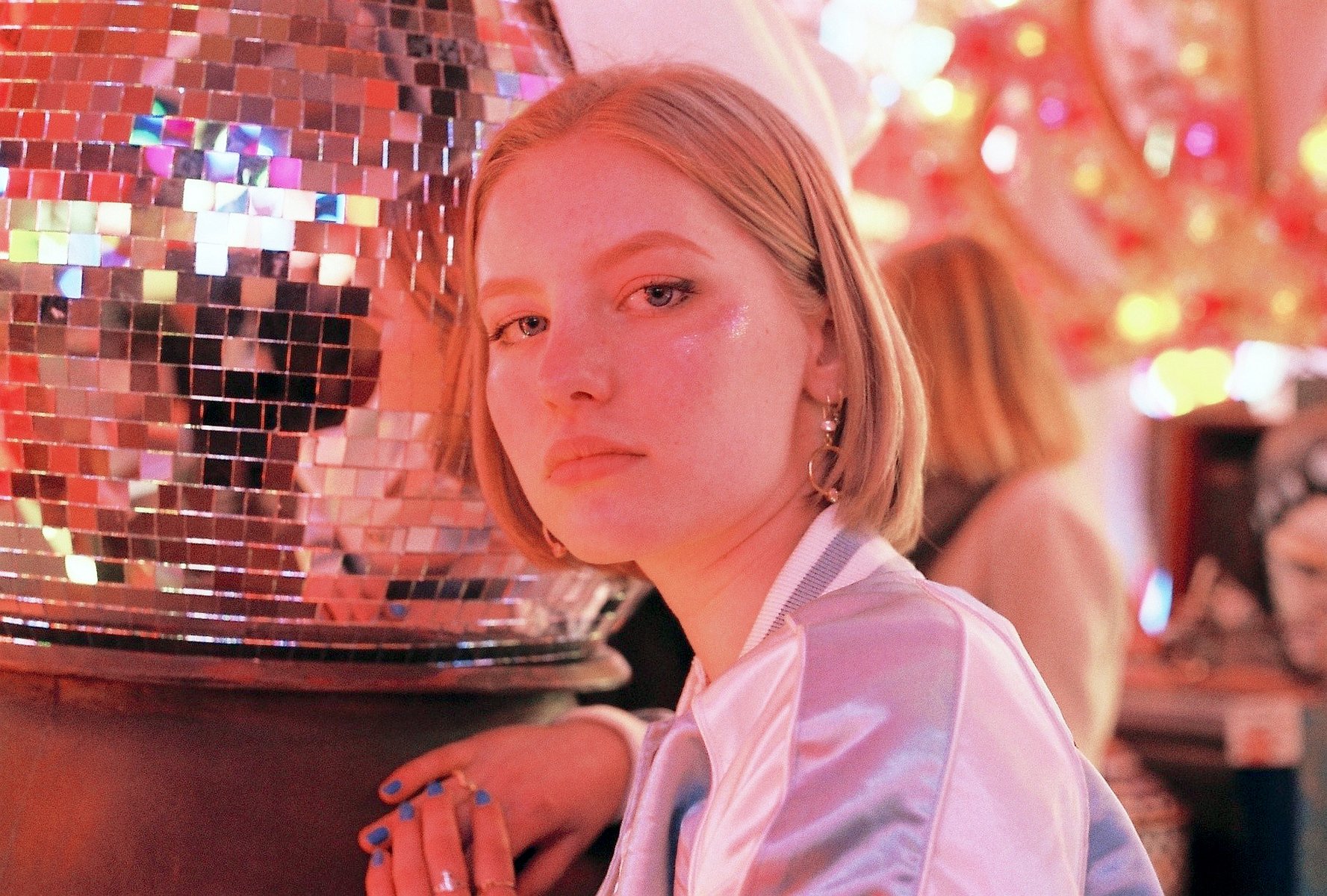 【希少品】She's not me / CHLOE SHEPPARD A Pastel Perspective by Chloe Sheppard · Lomography