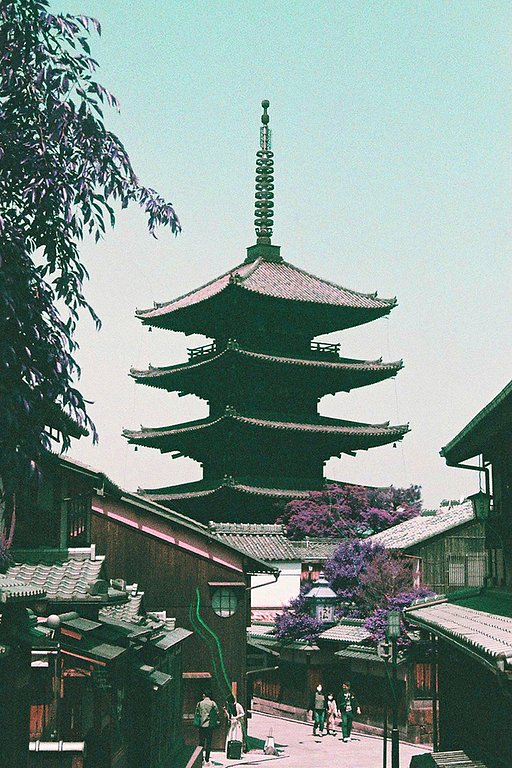 Around the World in Analogue: Kyoto Recollections in LomoChrome Purple