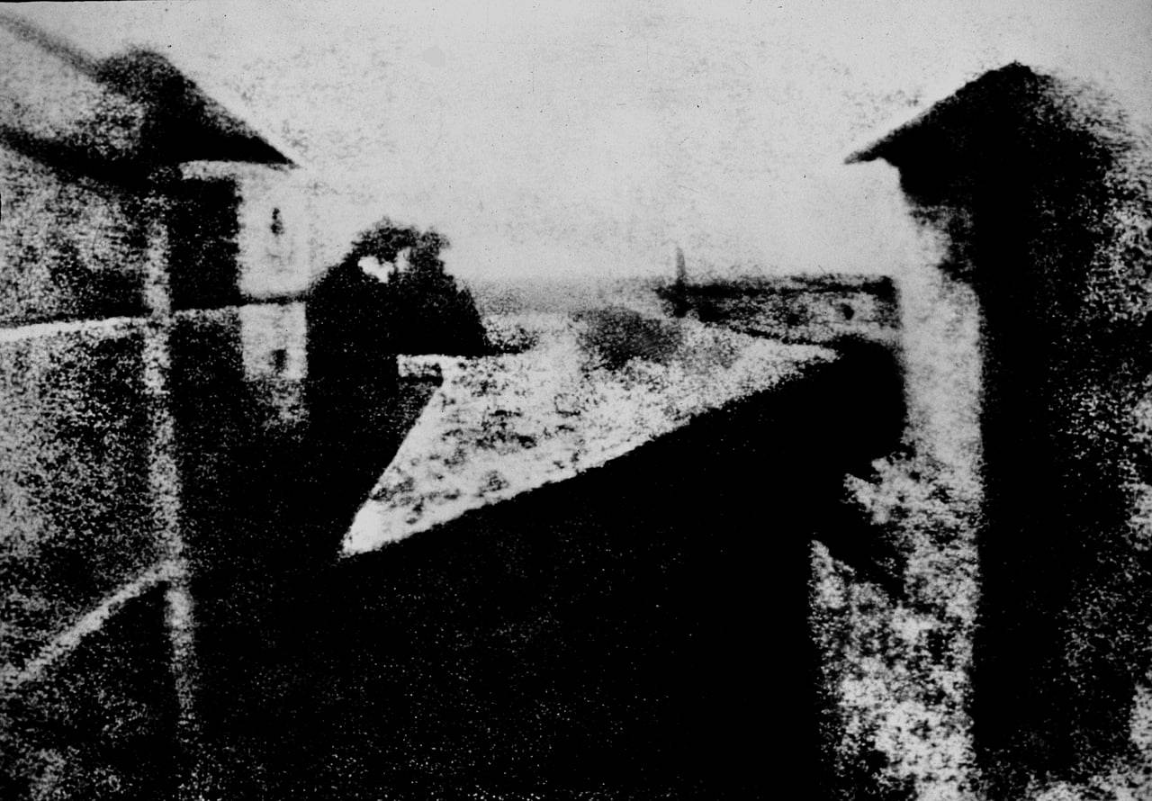 View from the Window at Le Gras, Joseph Nicéphore Niépce | Wikimedia Commons