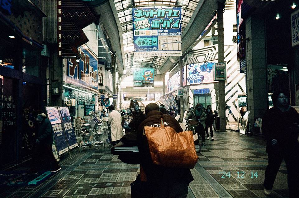Photos by Lomography Japan | Shot on LomoChrome Turquoise