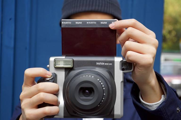 Ahora Disponible: Fuji Instax Wide 300 Instant Camera