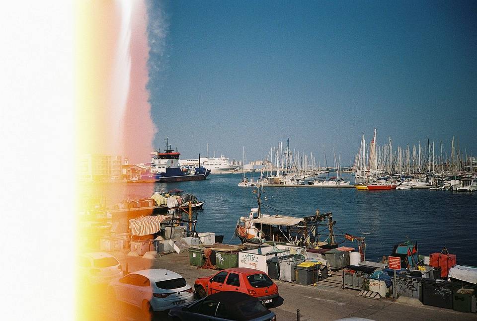 Photo by@frenchyfyl | 由 Lomo MC-A 135 全自动随拍胶片相机 拍摄