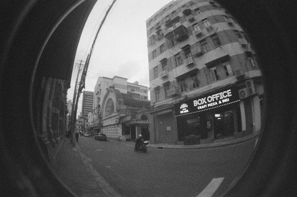 由 Doris 使用Fisheye No.2 135 和Lomography B&amp;W ISO 400 Berlin Kino 135 柏林黑白胶卷 拍摄