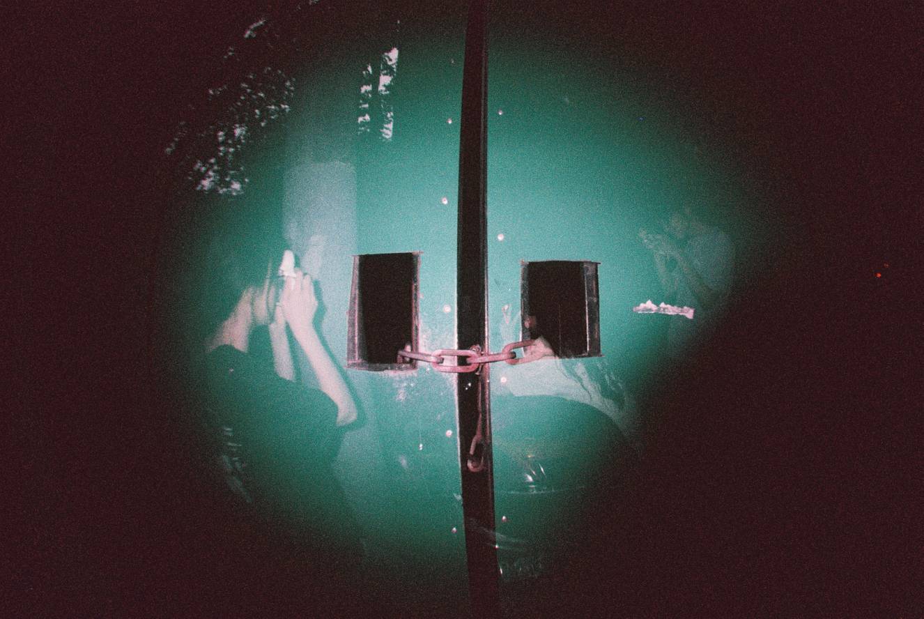 © 王舒燕 &amp;  倪熙悦 |  分别使用 LomoApparat 21mm 阿帕赫超广角胶片相机 - Chiyoda 千代田特别版 ；Fisheye No.2 135 第二代鱼眼胶片相机－木瓜波普特别版 &amp; LomoChrome Purple ISO 100–400 135 紫调负片－ Pétillant 汽泡特別版 拍摄