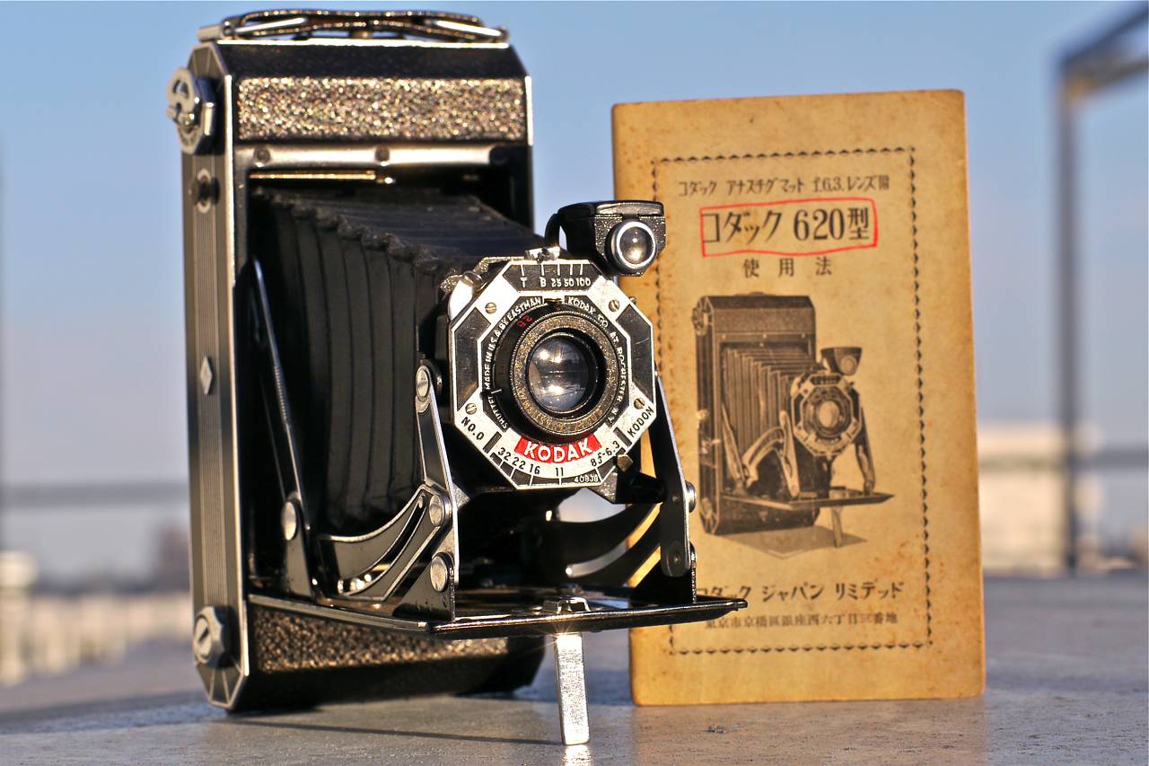 Folding Cameras: Medium Format in the Pocket · Lomography