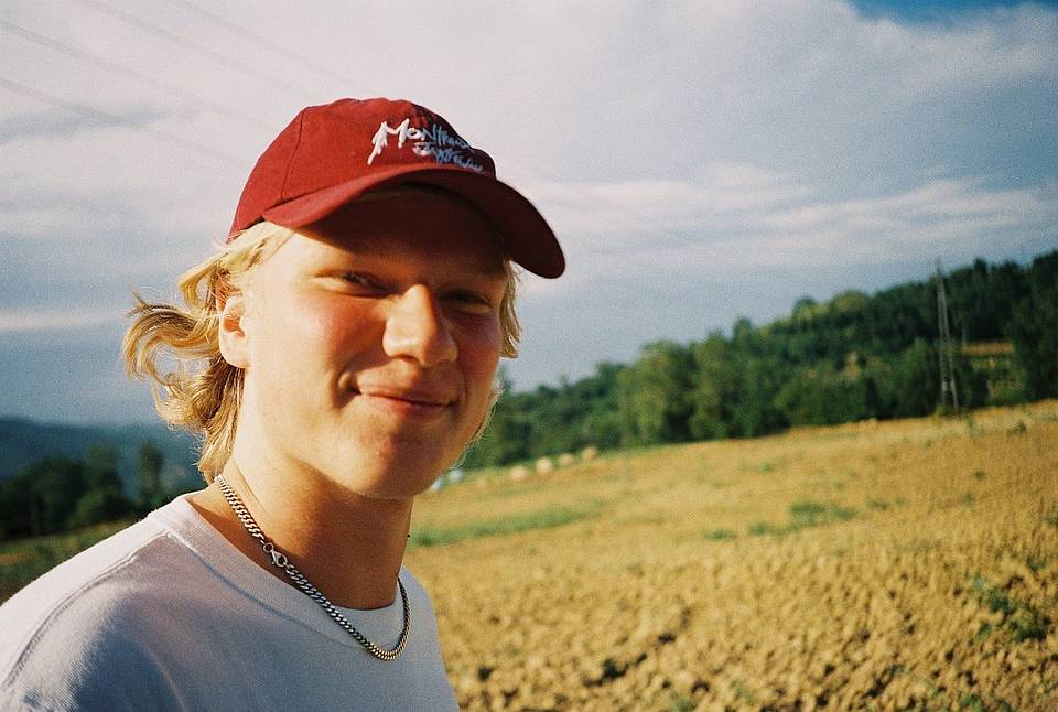 Photos by Masato Hirano, Lucia Tarozzo, Adrian Bilek, Nil Bibawy, Jayce Cheung, Echo Li, and Hannah Brown | Shot with Shot with Lomo MC-A 135 全自动随拍胶片相机