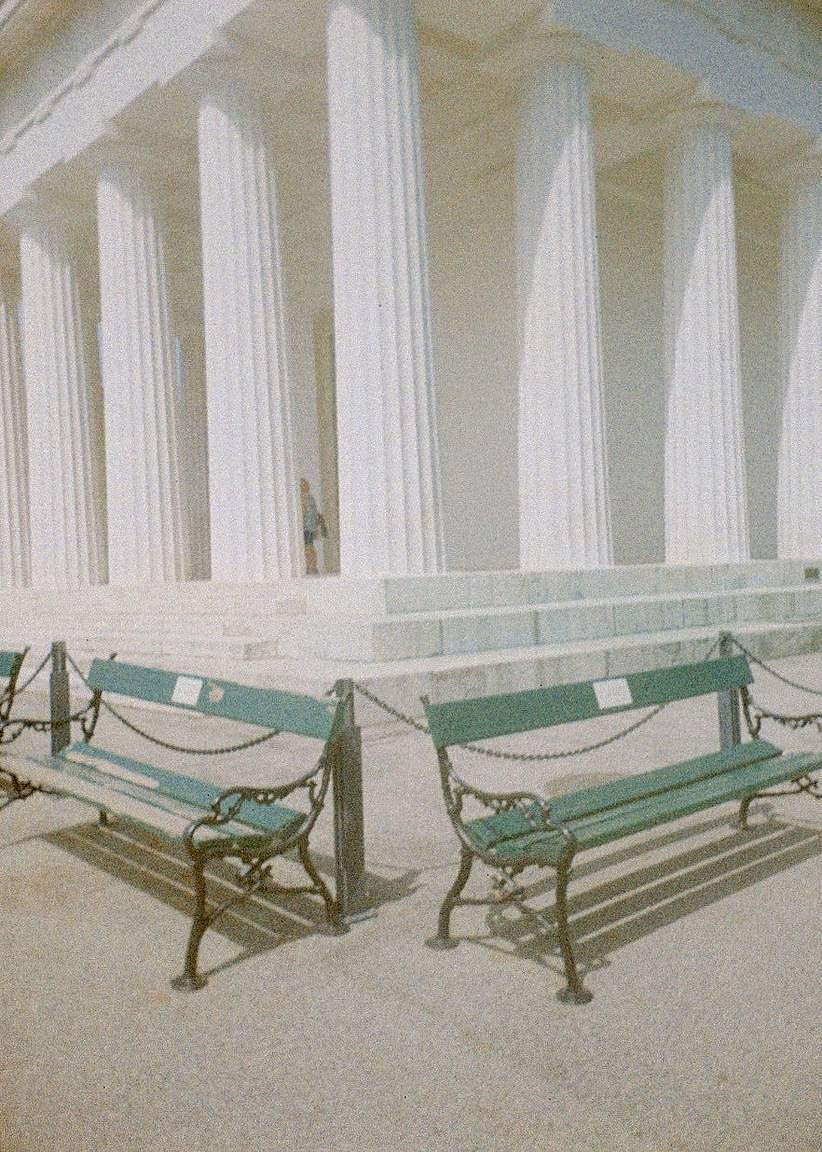 Credits: Elisa Parrino | 使用 Simple Use 拍拍乐半格畅拍胶片相机 搭配 LomoChrome Classicolor ISO 200 135 经典版彩色负片胶卷 、LomoChrome Metropolis ISO 100–400 135 大都会胶卷 、LomoChrome Purple ISO 100–400 135 紫调负片 Pétillant 汽泡特別版 与 Lomography B&W Lady Grey ISO 400 135 黑白胶卷 拍摄