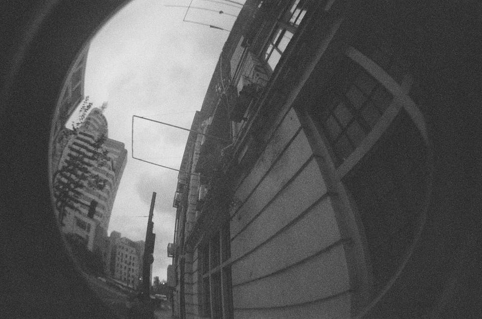 由 Doris 使用Fisheye No.2 135 和Lomography B&amp;W ISO 400 Berlin Kino 135 柏林黑白胶卷 拍摄