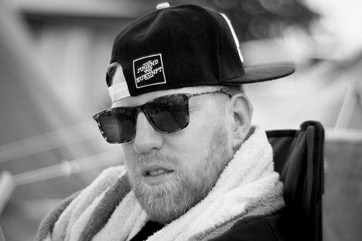 Philipp "Gladsome" Fröhlich Takes the New Petzval 85mm Lens to splash! Festival