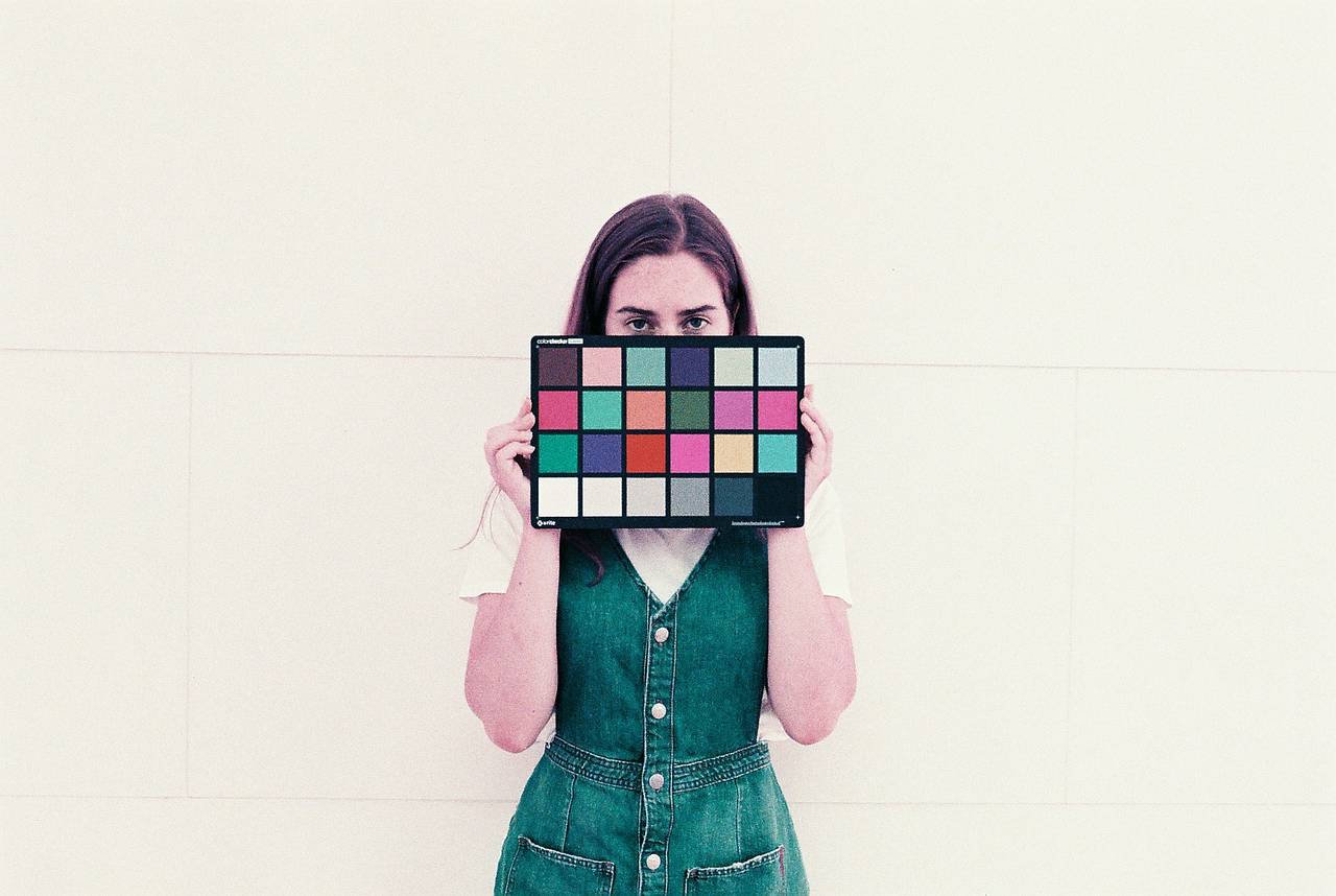 Lomography 胶片指南  － 包括冲扫数据、存放说明和拍摄技巧，从而帮助你获得出色的拍摄效果。