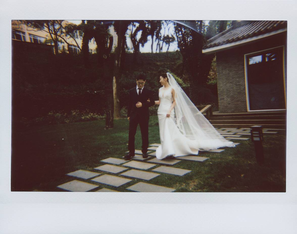 © 养乐多 | 使用 Lomo'Instant Wide 宽幅拍立得相机套装－经典墨黑色 拍摄