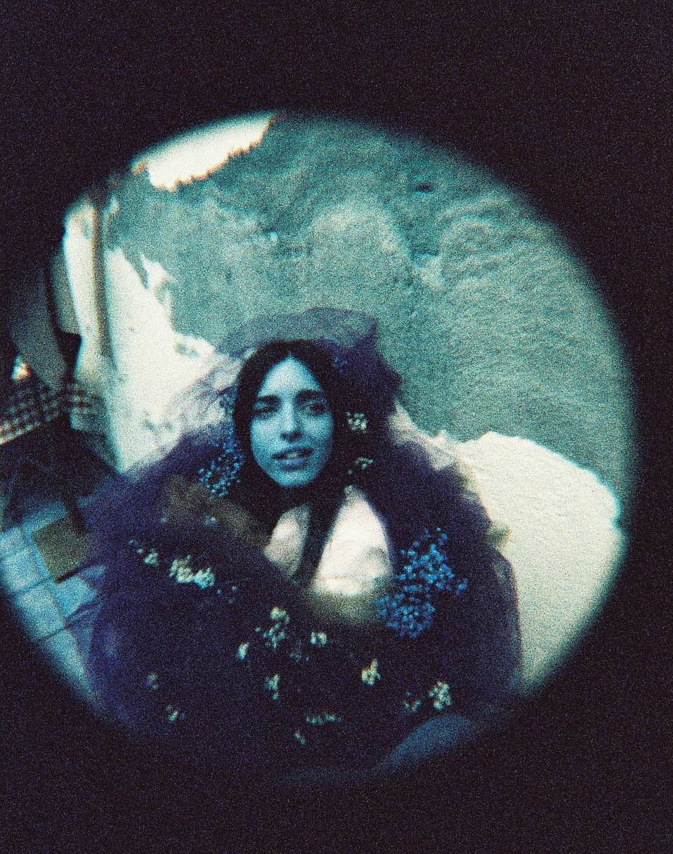 由 Agni Ayushatya 使用迷你鱼眼胶片相机和 LomoChrome Turquoise 绿松石胶卷拍摄