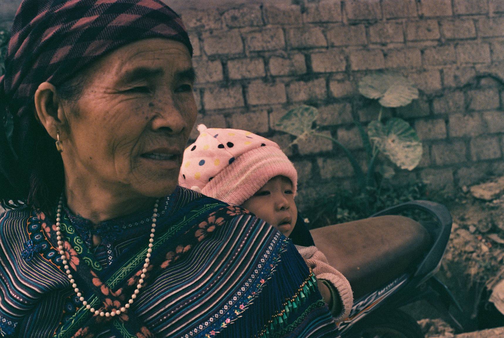 @flamingoid's Captivating Street Photography on 35 mm and · Lomography