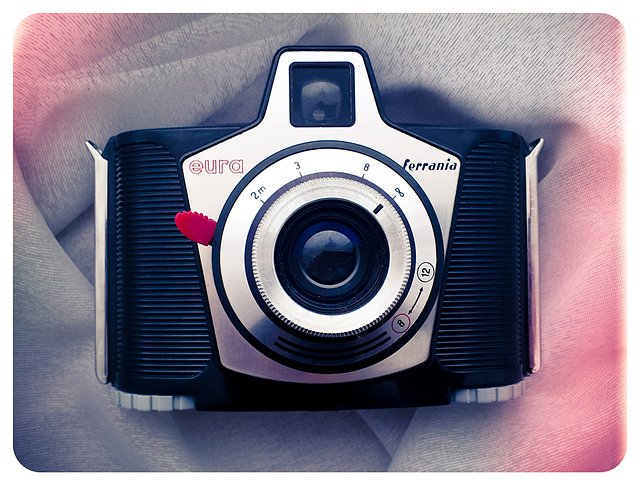 Ferrania Supermatic ドイツ製　フィルムカメラ Ferrania Eura: La Belleza · Lomography