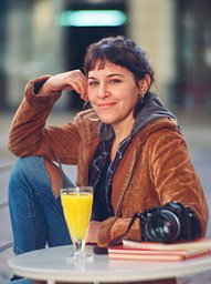 Lens: Carl Zeiss Jena Sonnar 180mm f/2.8 · Lomography