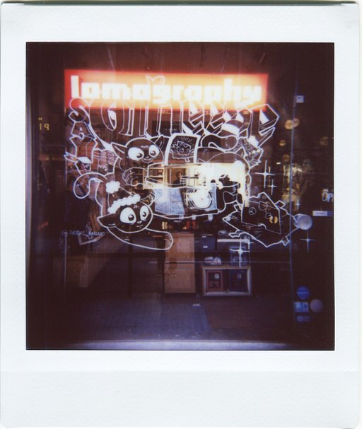Thomas Raillard signe la vitrine Diana Instant Square du Lomography Gallery Store Paris !