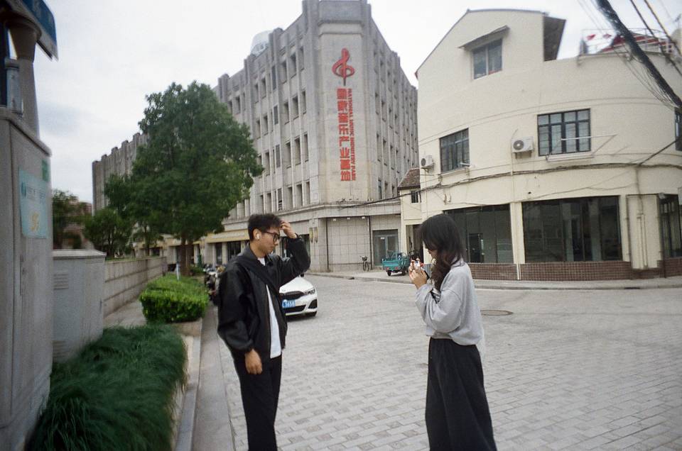 由三禾使用 LomoApparat 21mm 阿帕赫超广角胶片相机拍摄和 Lomo CN 800 135 拍摄