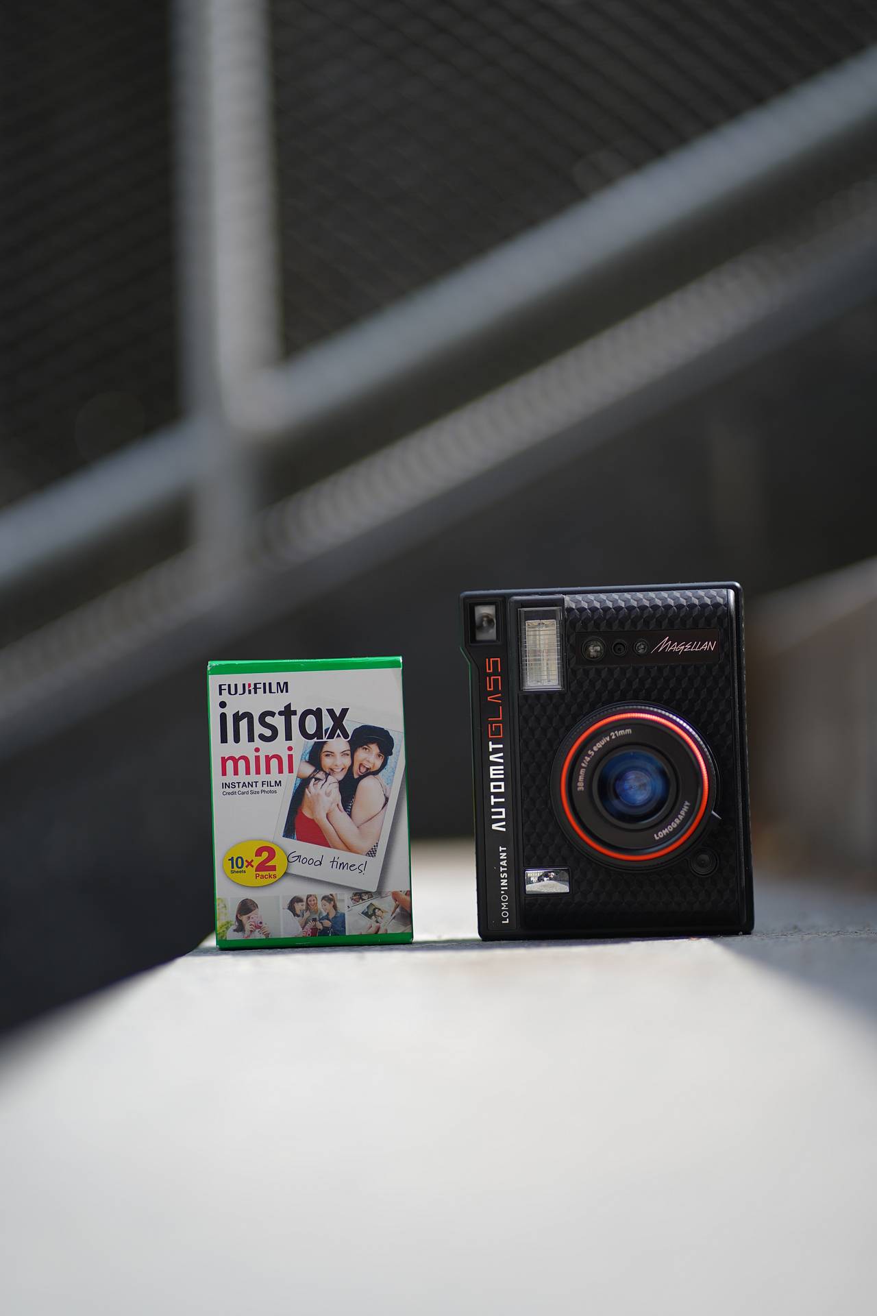 Mit Fujifilm Instax Mini Film, der günstigste und am weitesten verbreiteten Instax Film auf dem Markt.