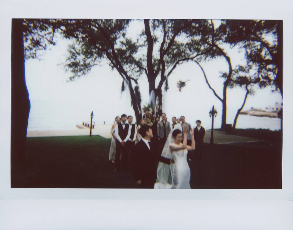 © 养乐多 | 使用 Lomo'Instant Wide 宽幅拍立得相机套装－经典墨黑色 拍摄