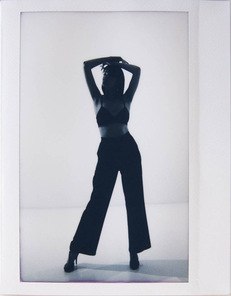 由 Mahnoosh Niakan 使用 LomoGraflok 4×5 拍立得机背拍摄 | 模特：Verena Conde