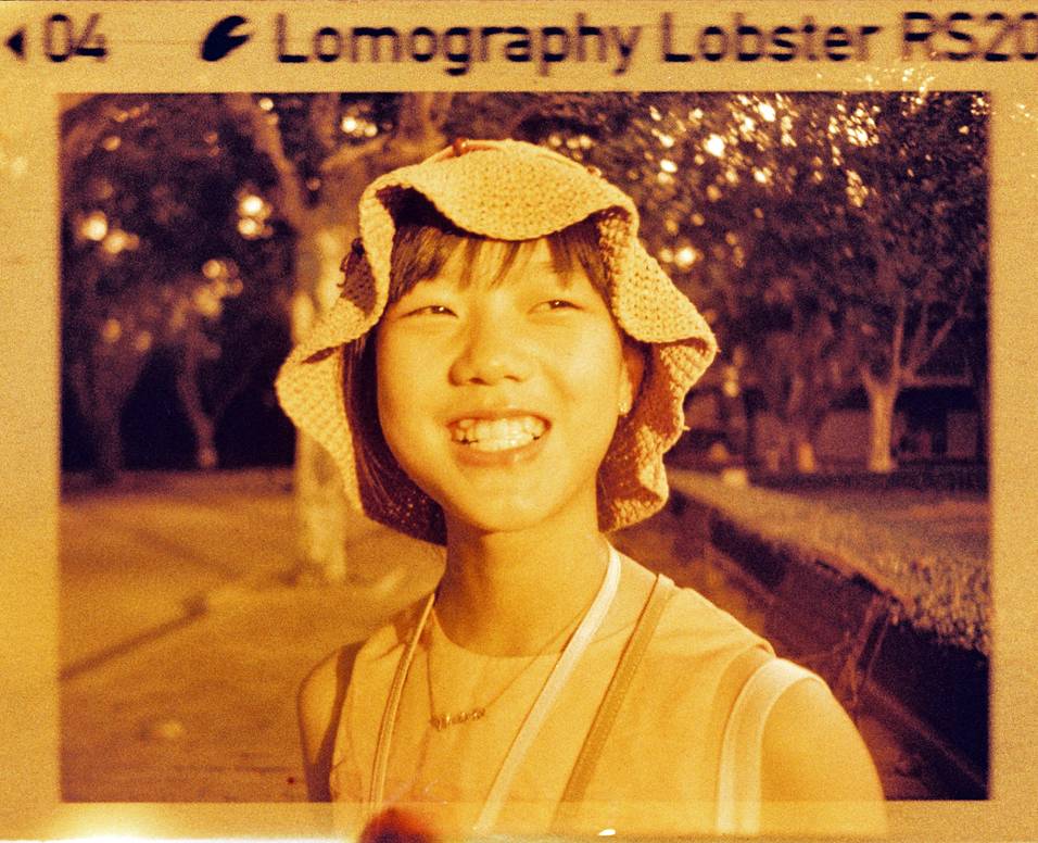 Credits: 孙焱嫣 孙国聪｜Lomography Lobster Redscale 110 红调负片胶卷