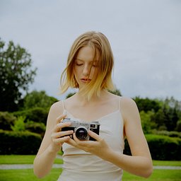 Lens: Mamiya Sekor 80mm f/2.8 · Lomography