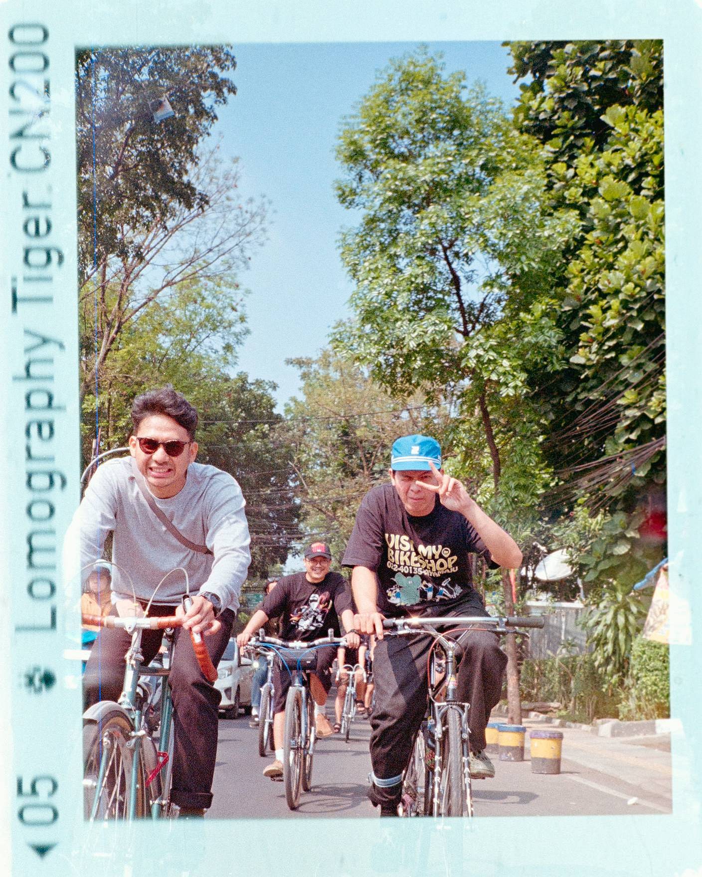 Photo by Rekti Yoewono | 使用 Lomomatic 110 自动玻璃镜头胶片相机连闪光灯 和 Lomography CN Tiger 110 负片胶卷 拍摄