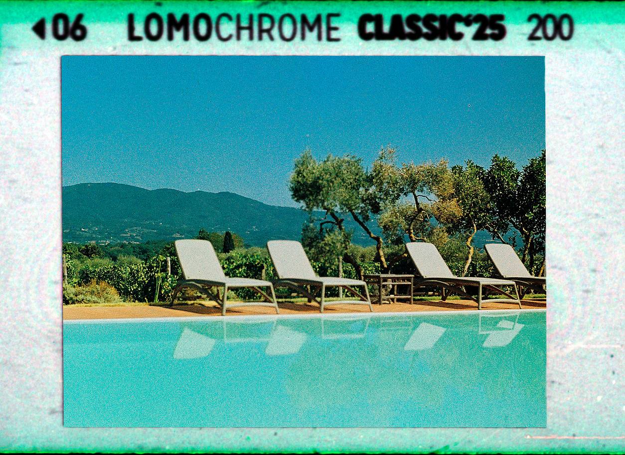 Lomography Color Negative ISO 400 120 彩色负片胶卷 由 Benjamin Arias 使用  DigitaLIZA+ 第二代胶片扫描匣 进行带边框数字化扫描；LomoChrome Classicolor ISO 200 110 经典版彩色负片 同样以带边框方式扫描。