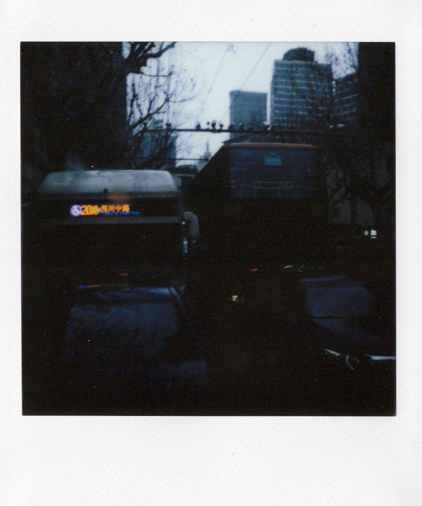 © 卫荩成、阿熊、陈晨 | 分别使用 Lomo'Instant Square 方形拍立得相机套装－红色 、 Diana Baby 110 胶片相机 &amp; LomoChrome Metropolis ISO 100–400 110 大都会胶卷－2021 新配方 、 Lomo'Instant Automat Glass 广角玻璃镜头拍立得相机 拍摄